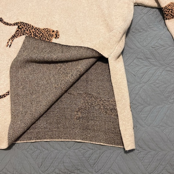 Cheetah Print Tan Sweater M - Picture 7 of 8